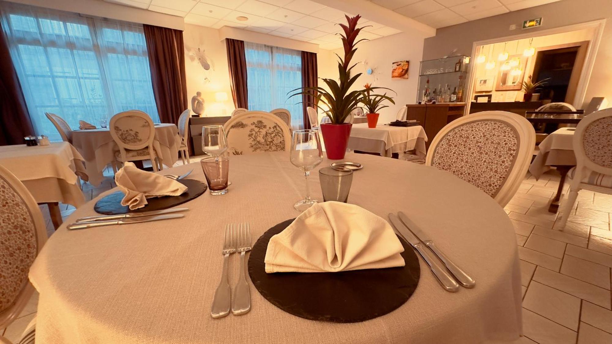 Tarnac Logis Hotel Restaurant Des Voyageurs מראה חיצוני תמונה